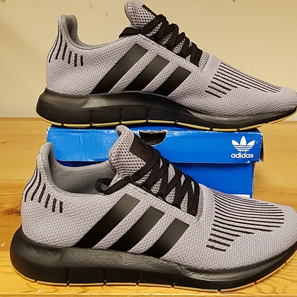 ADIDAS SWIFT RUN